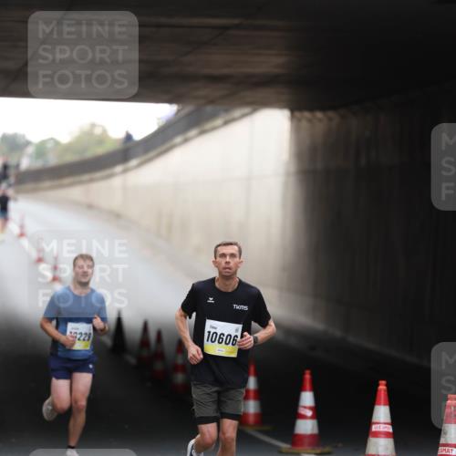 05.10.2025 - 20. swb-Marathon Bremen Michael Strokosch http://msf.ph/oto/9210474 05.10.2025 10:36:39 Laufen 229, 10606 meine-sportfotos.de
