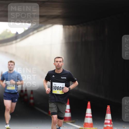 05.10.2025 - 20. swb-Marathon Bremen Michael Strokosch http://msf.ph/oto/9210478 05.10.2025 10:36:40 Laufen 0229, 10606 meine-sportfotos.de
