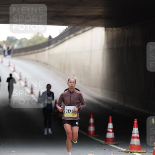 05.10.2025 - 20. swb-Marathon Bremen Michael Strokosch http://msf.ph/oto/9210505 05.10.2025 10:37:00 Laufen 7756, 1171 meine-sportfotos.de