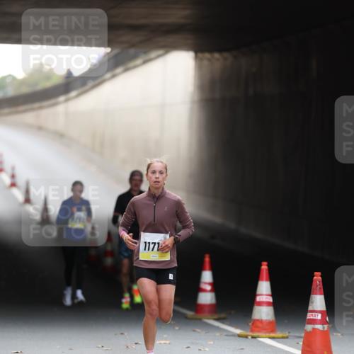 05.10.2025 - 20. swb-Marathon Bremen Michael Strokosch http://msf.ph/oto/9210507 05.10.2025 10:37:00 Laufen 1171 meine-sportfotos.de