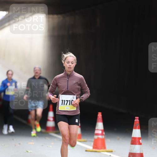 05.10.2025 - 20. swb-Marathon Bremen Michael Strokosch http://msf.ph/oto/9210512 05.10.2025 10:37:02 Laufen 11710 meine-sportfotos.de