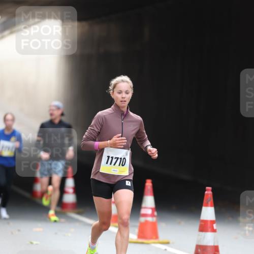 05.10.2025 - 20. swb-Marathon Bremen Michael Strokosch http://msf.ph/oto/9210513 05.10.2025 10:37:02 Laufen 11710 meine-sportfotos.de