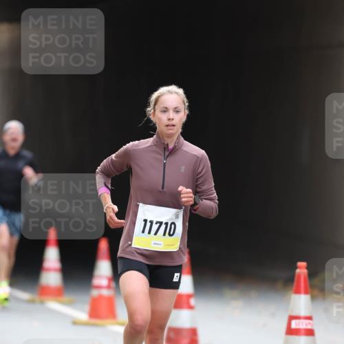 05.10.2025 - 20. swb-Marathon Bremen Michael Strokosch http://msf.ph/oto/9210517 05.10.2025 10:37:03 Laufen 11710 meine-sportfotos.de