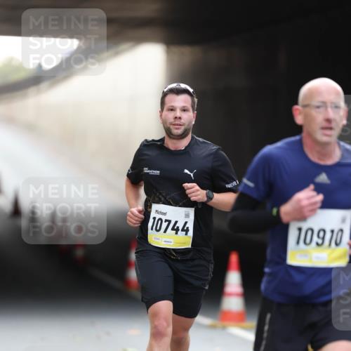 05.10.2025 - 20. swb-Marathon Bremen Michael Strokosch http://msf.ph/oto/9210540 05.10.2025 10:37:15 Laufen 10744, 02340, 10910 meine-sportfotos.de