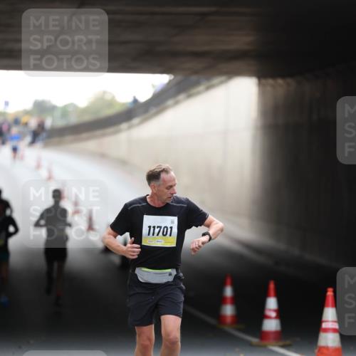 05.10.2025 - 20. swb-Marathon Bremen Michael Strokosch http://msf.ph/oto/9210550 05.10.2025 10:37:19 Laufen 11701 meine-sportfotos.de