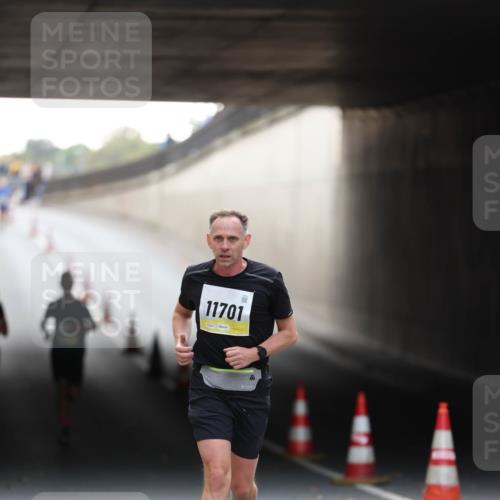 05.10.2025 - 20. swb-Marathon Bremen Michael Strokosch http://msf.ph/oto/9210552 05.10.2025 10:37:20 Laufen 11701, 647 meine-sportfotos.de