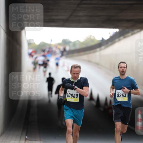 05.10.2025 - 20. swb-Marathon Bremen Michael Strokosch http://msf.ph/oto/9210560 05.10.2025 10:37:26 Laufen 10880, 9253 meine-sportfotos.de