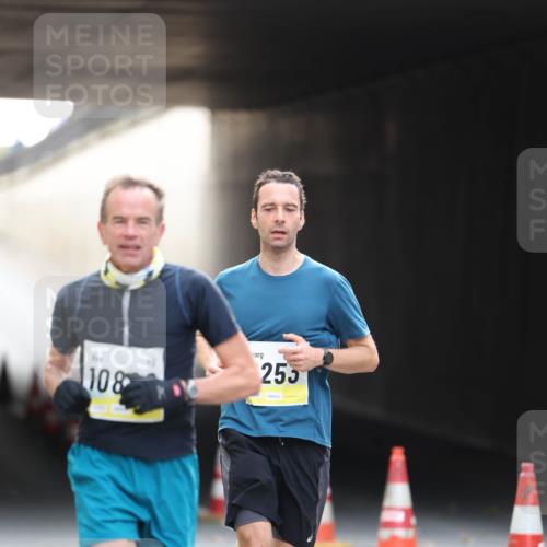 05.10.2025 - 20. swb-Marathon Bremen Michael Strokosch http://msf.ph/oto/9210567 05.10.2025 10:37:28 Laufen 108, 255 meine-sportfotos.de