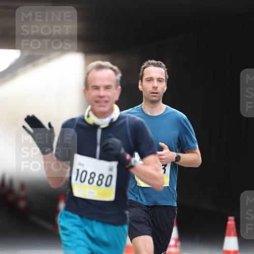 05.10.2025 - 20. swb-Marathon Bremen Michael Strokosch http://msf.ph/oto/9210570 05.10.2025 10:37:28 Laufen 10880, 7 meine-sportfotos.de