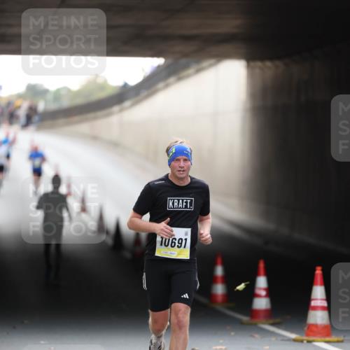 05.10.2025 - 20. swb-Marathon Bremen Michael Strokosch http://msf.ph/oto/9210574 05.10.2025 10:37:32 Laufen 10691 meine-sportfotos.de