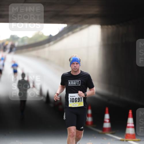 05.10.2025 - 20. swb-Marathon Bremen Michael Strokosch http://msf.ph/oto/9210575 05.10.2025 10:37:32 Laufen 10691 meine-sportfotos.de
