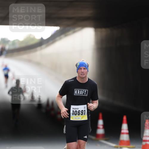 05.10.2025 - 20. swb-Marathon Bremen Michael Strokosch http://msf.ph/oto/9210577 05.10.2025 10:37:33 Laufen 10691 meine-sportfotos.de