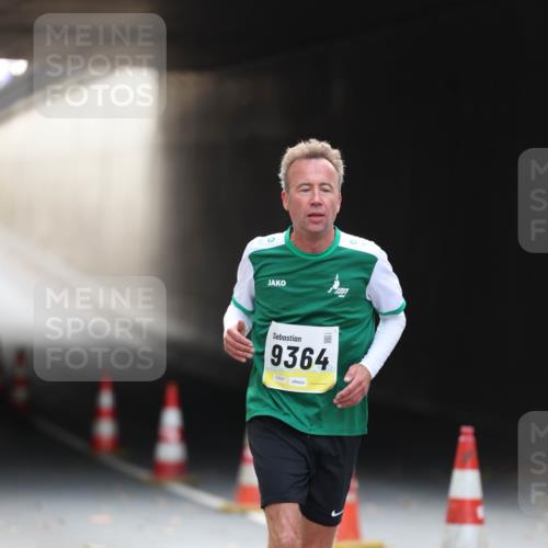 05.10.2025 - 20. swb-Marathon Bremen Michael Strokosch http://msf.ph/oto/9210594 05.10.2025 10:37:43 Laufen 9364, 02657 meine-sportfotos.de