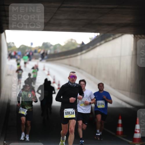 05.10.2025 - 20. swb-Marathon Bremen Michael Strokosch http://msf.ph/oto/9210596 05.10.2025 10:37:46 Laufen 10838, 115, 10104 meine-sportfotos.de
