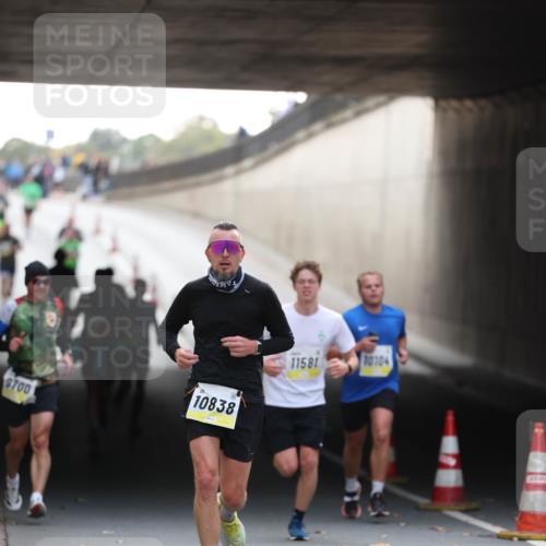 05.10.2025 - 20. swb-Marathon Bremen Michael Strokosch http://msf.ph/oto/9210599 05.10.2025 10:37:47 Laufen 9700, 10838, 11581, 10104 meine-sportfotos.de