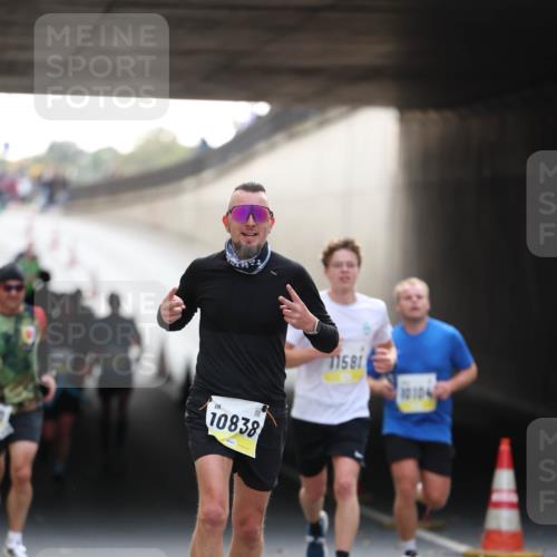 05.10.2025 - 20. swb-Marathon Bremen Michael Strokosch http://msf.ph/oto/9210604 05.10.2025 10:37:49 Laufen 10838, 11581, 44 meine-sportfotos.de