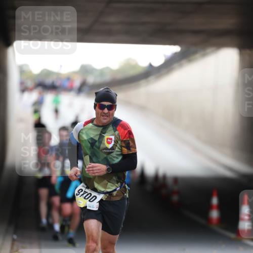 05.10.2025 - 20. swb-Marathon Bremen Michael Strokosch http://msf.ph/oto/9210613 05.10.2025 10:37:52 Laufen 1, 8700, 1010 meine-sportfotos.de