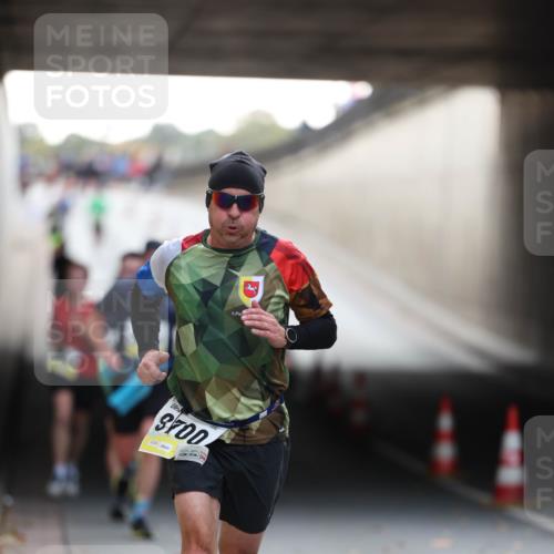 05.10.2025 - 20. swb-Marathon Bremen Michael Strokosch http://msf.ph/oto/9210616 05.10.2025 10:37:52 Laufen 8700 meine-sportfotos.de