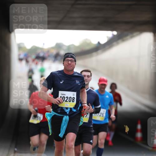 05.10.2025 - 20. swb-Marathon Bremen Michael Strokosch http://msf.ph/oto/9210623 05.10.2025 10:37:55 Laufen 55, 0208, 1725 meine-sportfotos.de