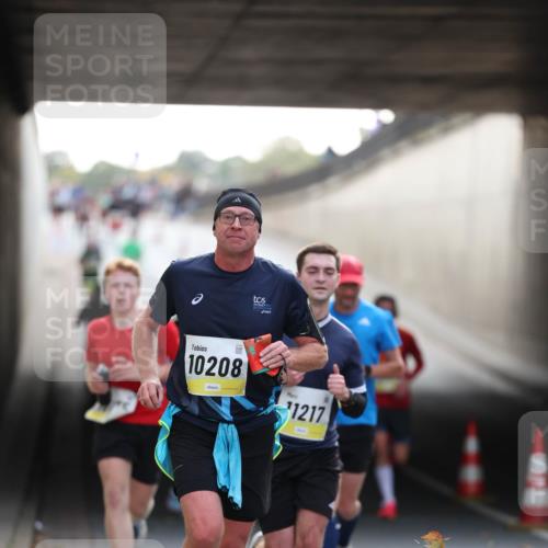 05.10.2025 - 20. swb-Marathon Bremen Michael Strokosch http://msf.ph/oto/9210624 05.10.2025 10:37:55 Laufen 10208, 1217 meine-sportfotos.de