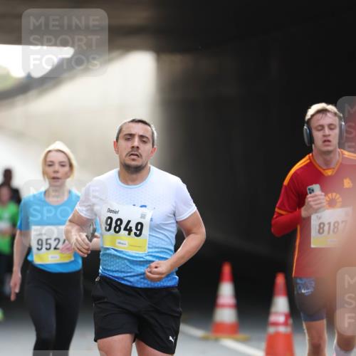 05.10.2025 - 20. swb-Marathon Bremen Michael Strokosch http://msf.ph/oto/9210633 05.10.2025 10:38:01 Laufen 952, 9849, 8187 meine-sportfotos.de