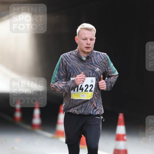 05.10.2025 - 20. swb-Marathon Bremen Michael Strokosch http://msf.ph/oto/9210651 05.10.2025 10:38:08 Laufen 1422 meine-sportfotos.de