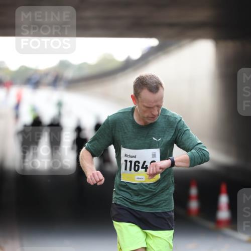 05.10.2025 - 20. swb-Marathon Bremen Michael Strokosch http://msf.ph/oto/9210674 05.10.2025 10:38:19 Laufen 1164 meine-sportfotos.de