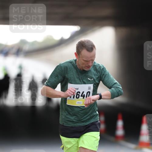 05.10.2025 - 20. swb-Marathon Bremen Michael Strokosch http://msf.ph/oto/9210675 05.10.2025 10:38:19 Laufen 640 meine-sportfotos.de