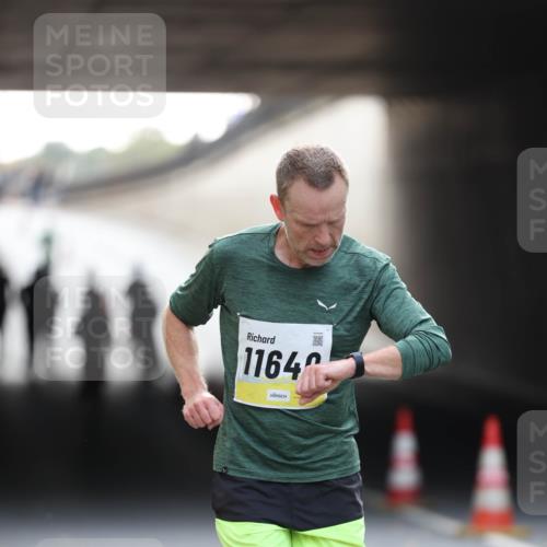 05.10.2025 - 20. swb-Marathon Bremen Michael Strokosch http://msf.ph/oto/9210676 05.10.2025 10:38:19 Laufen 1164 meine-sportfotos.de