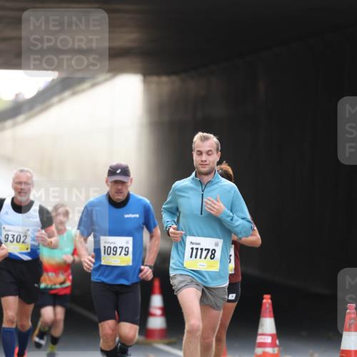05.10.2025 - 20. swb-Marathon Bremen Michael Strokosch http://msf.ph/oto/9210691 05.10.2025 10:38:32 Laufen 9302, 10979, 11178, 3 meine-sportfotos.de