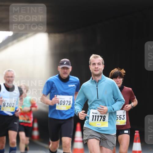 05.10.2025 - 20. swb-Marathon Bremen Michael Strokosch http://msf.ph/oto/9210694 05.10.2025 10:38:33 Laufen 9302, 0979, 11178, 553 meine-sportfotos.de