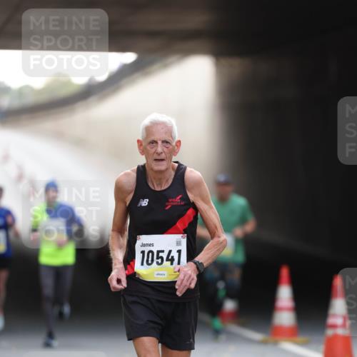 05.10.2025 - 20. swb-Marathon Bremen Michael Strokosch http://msf.ph/oto/9210705 05.10.2025 10:38:38 Laufen 10541 meine-sportfotos.de