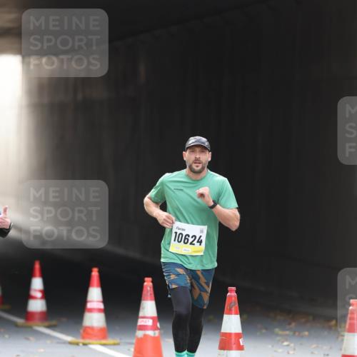 05.10.2025 - 20. swb-Marathon Bremen Michael Strokosch http://msf.ph/oto/9210711 05.10.2025 10:38:40 Laufen 10624 meine-sportfotos.de