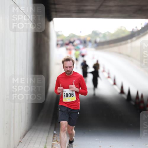 05.10.2025 - 20. swb-Marathon Bremen Michael Strokosch http://msf.ph/oto/9210731 05.10.2025 10:38:51 Laufen 9006 meine-sportfotos.de