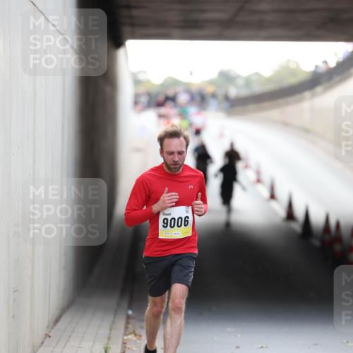 05.10.2025 - 20. swb-Marathon Bremen Michael Strokosch http://msf.ph/oto/9210732 05.10.2025 10:38:52 Laufen 9006 meine-sportfotos.de