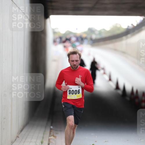 05.10.2025 - 20. swb-Marathon Bremen Michael Strokosch http://msf.ph/oto/9210733 05.10.2025 10:38:52 Laufen 9006 meine-sportfotos.de