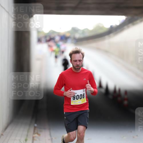 05.10.2025 - 20. swb-Marathon Bremen Michael Strokosch http://msf.ph/oto/9210735 05.10.2025 10:38:53 Laufen 9006, 02372 meine-sportfotos.de