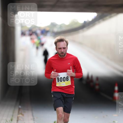 05.10.2025 - 20. swb-Marathon Bremen Michael Strokosch http://msf.ph/oto/9210736 05.10.2025 10:38:53 Laufen 9006, 02372 meine-sportfotos.de