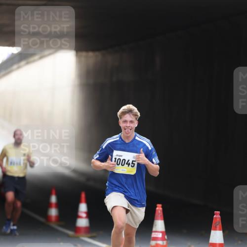05.10.2025 - 20. swb-Marathon Bremen Michael Strokosch http://msf.ph/oto/9210744 05.10.2025 10:39:03 Laufen 10045 meine-sportfotos.de