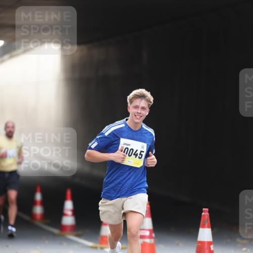 05.10.2025 - 20. swb-Marathon Bremen Michael Strokosch http://msf.ph/oto/9210746 05.10.2025 10:39:04 Laufen 0045 meine-sportfotos.de