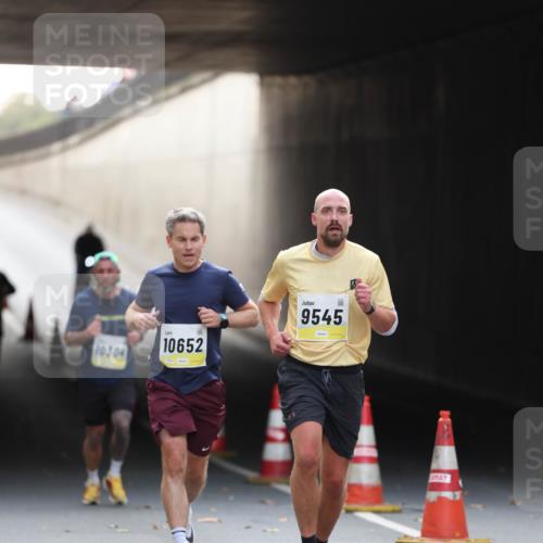05.10.2025 - 20. swb-Marathon Bremen Michael Strokosch http://msf.ph/oto/9210759 05.10.2025 10:39:07 Laufen 10, 304, 10652, 9545 meine-sportfotos.de