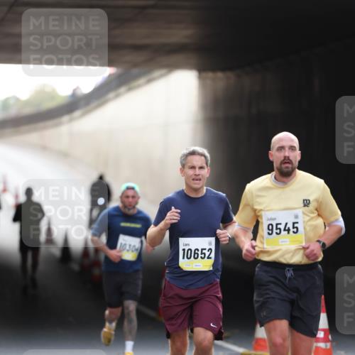 05.10.2025 - 20. swb-Marathon Bremen Michael Strokosch http://msf.ph/oto/9210760 05.10.2025 10:39:08 Laufen 10304, 10652, 02304, 9545 meine-sportfotos.de