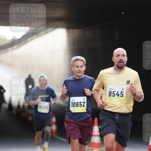 05.10.2025 - 20. swb-Marathon Bremen Michael Strokosch http://msf.ph/oto/9210762 05.10.2025 10:39:09 Laufen 10, 304, 10652, 9545 meine-sportfotos.de