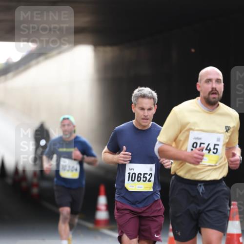 05.10.2025 - 20. swb-Marathon Bremen Michael Strokosch http://msf.ph/oto/9210764 05.10.2025 10:39:09 Laufen 10304, 10652, 02304, 9545 meine-sportfotos.de