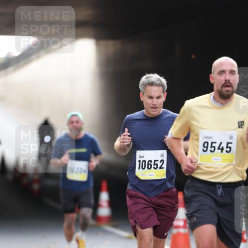 05.10.2025 - 20. swb-Marathon Bremen Michael Strokosch http://msf.ph/oto/9210765 05.10.2025 10:39:09 Laufen 16, 204, 10652, 02304, 9545 meine-sportfotos.de