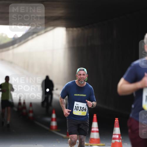 05.10.2025 - 20. swb-Marathon Bremen Michael Strokosch http://msf.ph/oto/9210766 05.10.2025 10:39:10 Laufen 10304 meine-sportfotos.de