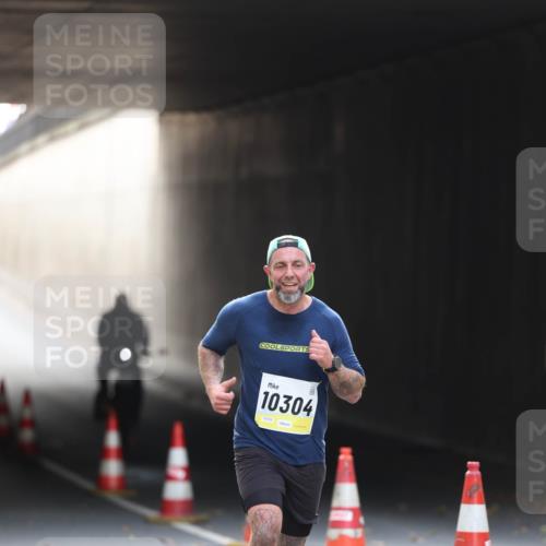05.10.2025 - 20. swb-Marathon Bremen Michael Strokosch http://msf.ph/oto/9210769 05.10.2025 10:39:11 Laufen 10304 meine-sportfotos.de