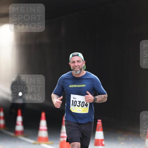 05.10.2025 - 20. swb-Marathon Bremen Michael Strokosch http://msf.ph/oto/9210772 05.10.2025 10:39:12 Laufen 10304, 02059 meine-sportfotos.de