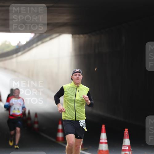 05.10.2025 - 20. swb-Marathon Bremen Michael Strokosch http://msf.ph/oto/9210776 05.10.2025 10:39:16 Laufen 105 meine-sportfotos.de