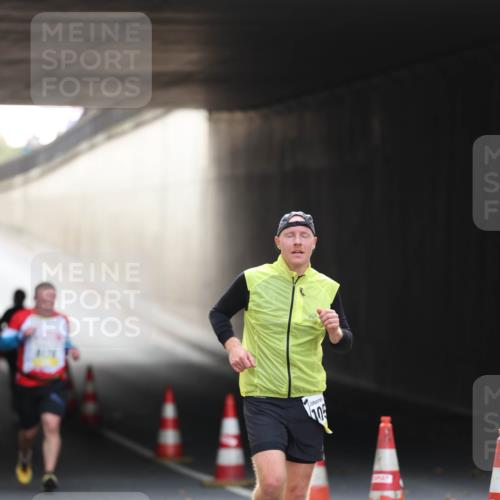 05.10.2025 - 20. swb-Marathon Bremen Michael Strokosch http://msf.ph/oto/9210778 05.10.2025 10:39:17 Laufen 105 meine-sportfotos.de